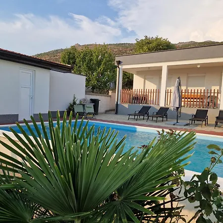 Vesna - Pool House Blagaj