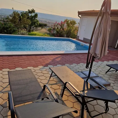 Vesna - Pool House