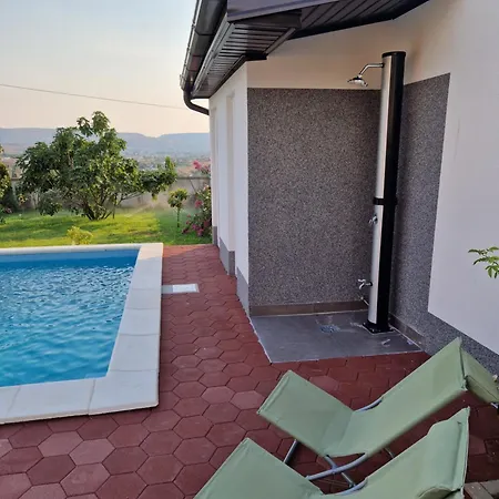 Vesna - Pool House Prázdninový dům *
