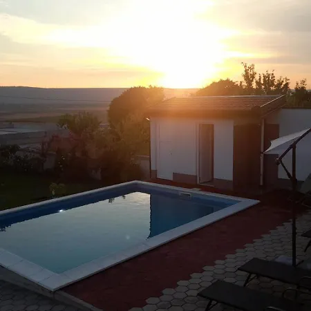Vesna - Pool House *