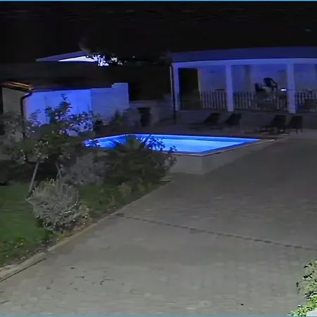 Vesna - Pool House Prázdninový dům