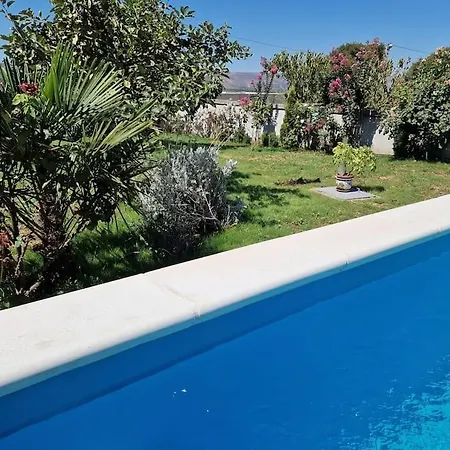 Vesna - Pool House Prázdninový dům *